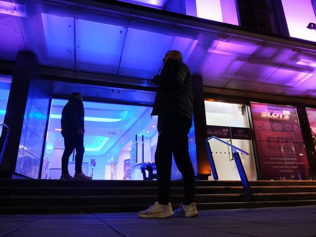 Officers on St Thomas Street