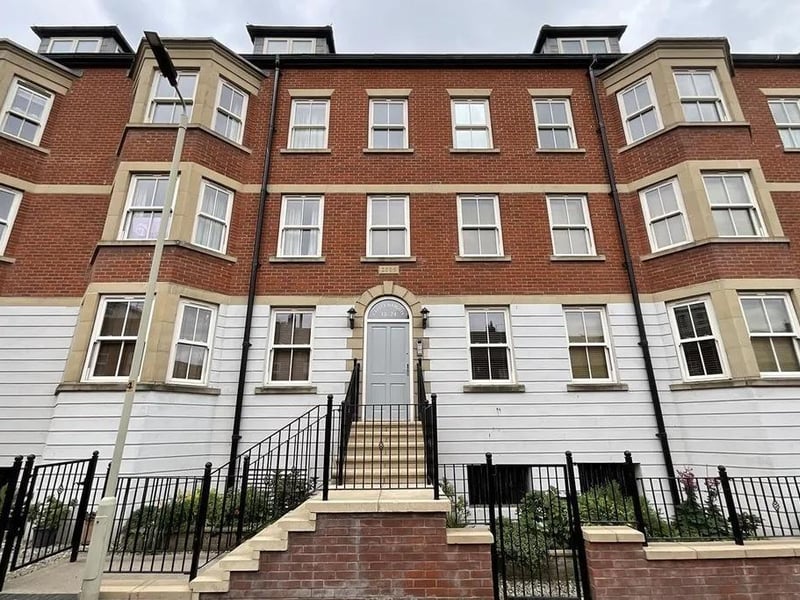This two bedroom and two bathroom flat is for sale with CPH Property Services for £180,000