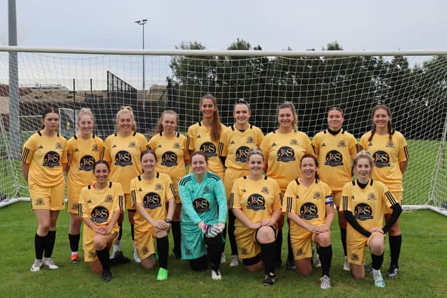 Olivia Smith and Paige Smith sparkled as Scarborough Sirens sealed a 6-1 home win against South Park Rangers