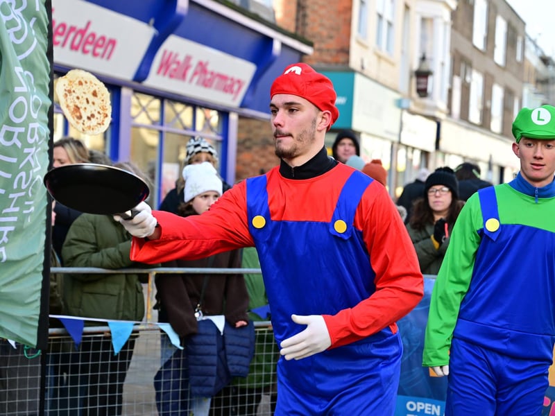The Mario brothers compete!