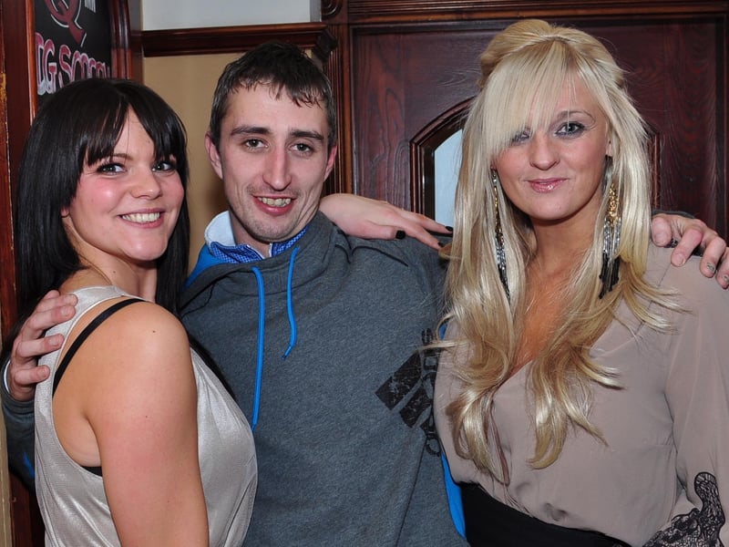 Kelly, Sam and Karly.
Scarborough BNO 1207120  T