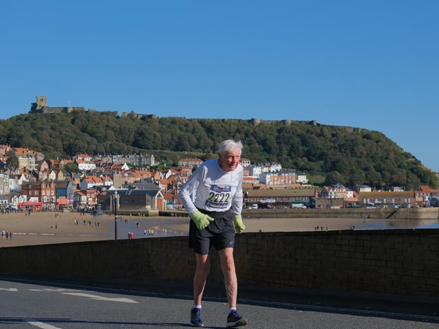 Bob Thomson battles his way up the final climb at the Scarborough 10k. Photo by Richard Ponter