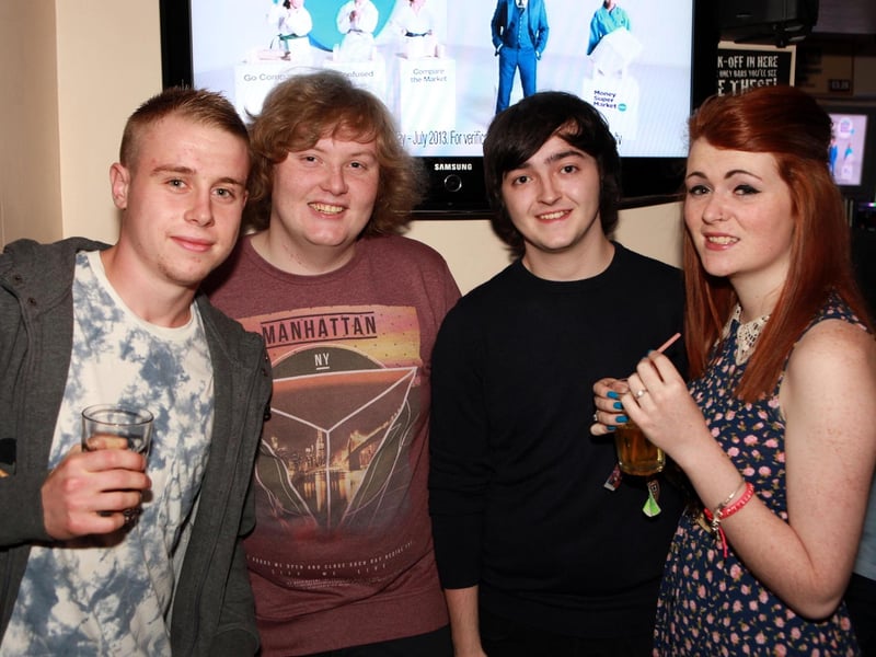 Sean, Lewis, Steve and Meg in Snowy's.
133913d
