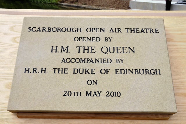 The plaque unveiled by the Queen
102037d