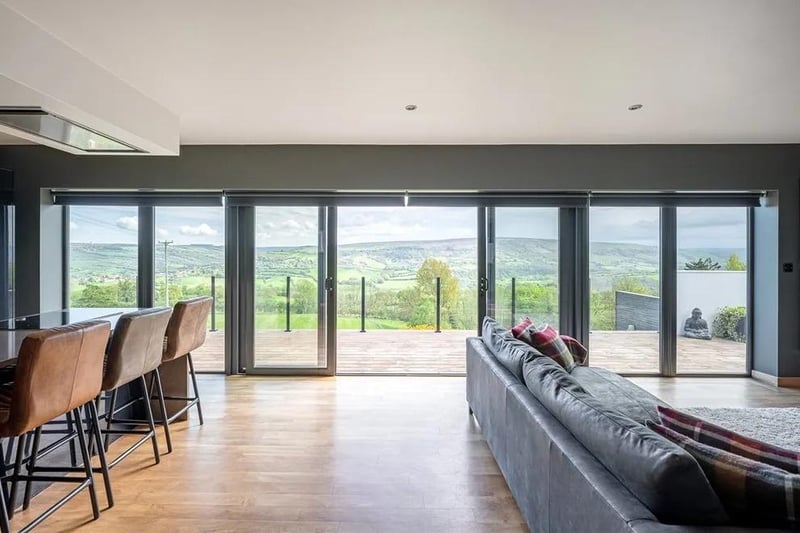 Three-bedroom detached house for sale with Carter Jonas, £695,000.
Photo: Zoopla