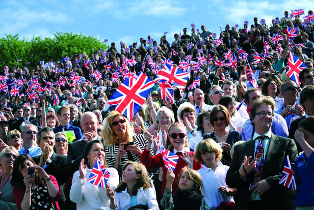 A flag waving crowd of more than 6,000 greet the Queen's arrival at the Open Air Theatre with a deafening cheer!
102087a