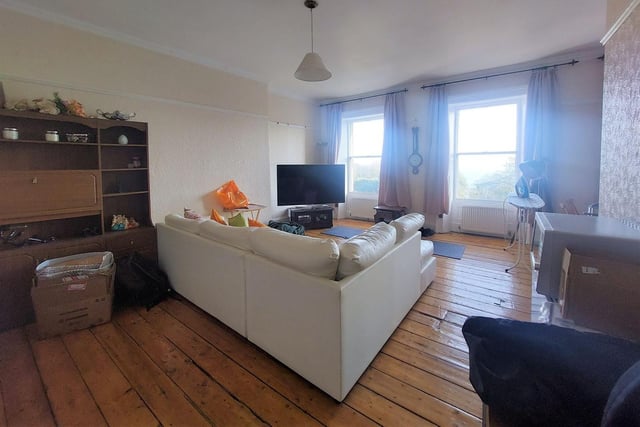 A sitting room in one of the apartments that have sea and castle views.