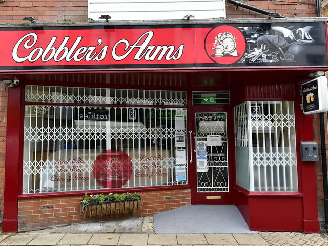 A micropub in the centre of Filey that started out as a private residence before becoming a cobbler’s shop, from which the pub takes its name. 
Four changing guest ales and five ciders are always served.