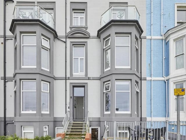 This one bedroom and two bathroom flat is for sale with Manhatten Property with a guide price of £289,000