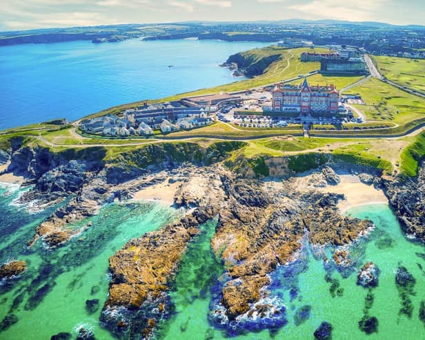 The Headland is an iconic clifftop oasis overlooking Newquay’s world-famous Fistral beach.
