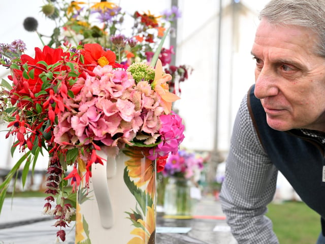 Stephen Willis Feasby views the flowers.