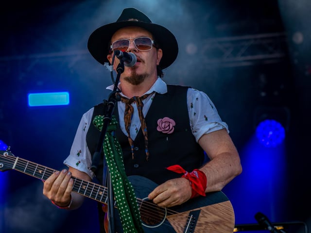 Irish singer Jack Lukeman opened up the event for ABBA Symphonic.