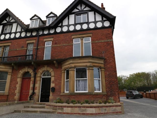 33 Prospect Hill, Whitby, YO21 1QE. Rating: 9.5