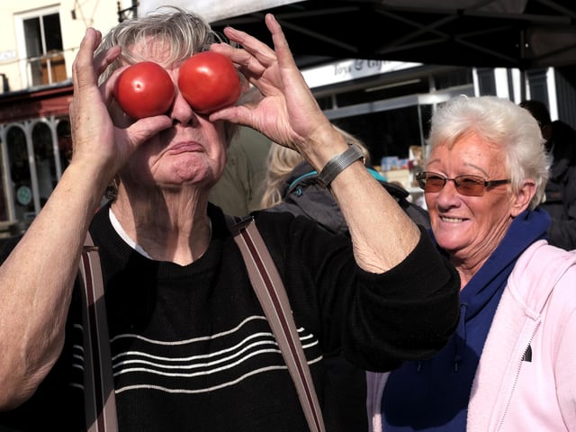 A close inspection of the produce!