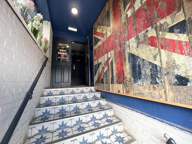 Macy Browns is famous for its cocktails, offering high end cocktails, fresh crab salads, smash burgers with white truffle, sharing tapas hot platters and more.