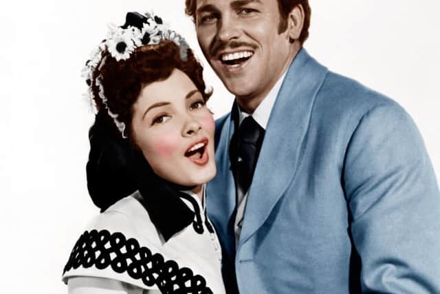 Howard Keel and Kathryn Grayson star in Showboat