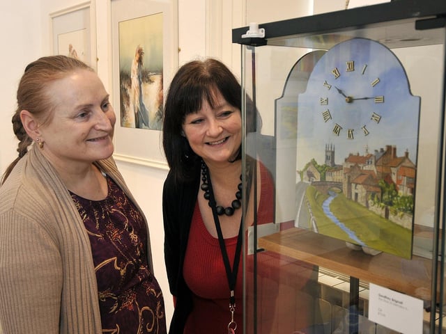 The Helmsley clock at Scarborough Art Gallery - Head Collector Karen Snowden and Marketing Manager Georgette Donoghue.
Picture: Richard Ponter