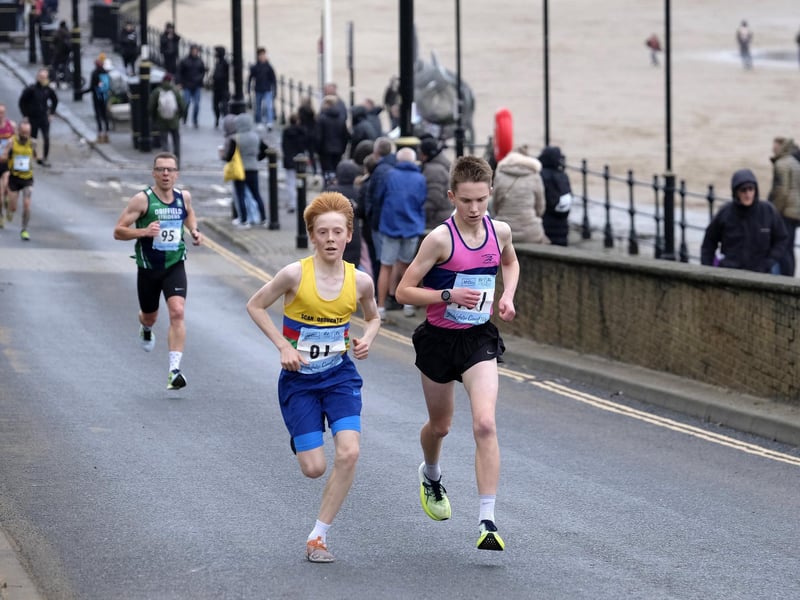 Runners heading towards the finish.