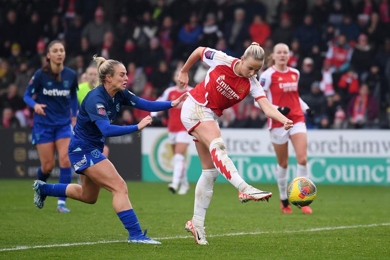 Beth Mead scores Arsenal's third goal during the Barclays Women´s Super League match between Arsenal and West Ham United.
Photo by Alex Burstow/Arsenal FC via Getty Images.