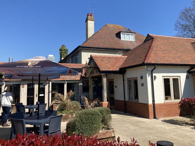 The Lobster Pot is situated on Kingsgate, just on the outskirts of Bridlington. It has a very large beer garden with a variety of outdoor seating, for both soaking in the sun and cooling off in the shade.