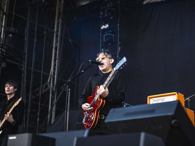 Support came from Ian Broudie and The Lightning Seeds.