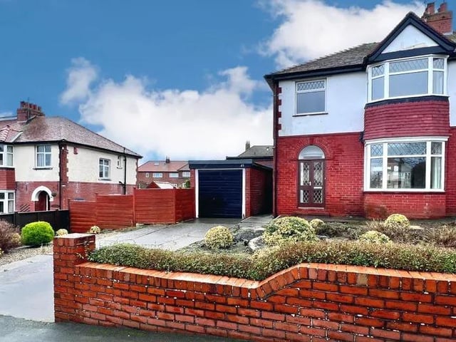 This three bedroom and one bathroom semo-detached house is for sale with Colin Ellis with offers in the region of £250,000.