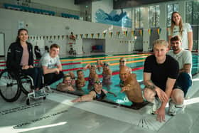 Swimming legend Duncan Goodhew MBE, in Scarborough to sign up for Swimathon 2023 to raise funds for Cancer Research UK and Marie Curie. L-R: Paralympian Grace Harvey, Team GB’s Joe Litchfield, Swimathon participants, Swimathon President Duncan Goodhew, Paralympian Jordan Catchpole and Team GB’s Jacob Peters and Sarah Vasey.