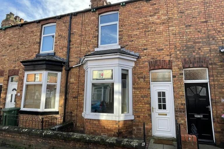 This two bedroom and one bathroom terraced house is for sale with CPH with guide price of £125,000