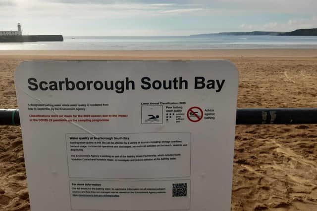 Scarborough South Bay bathing water warning sign. Photo: Anttoni Numminen / LDRS.