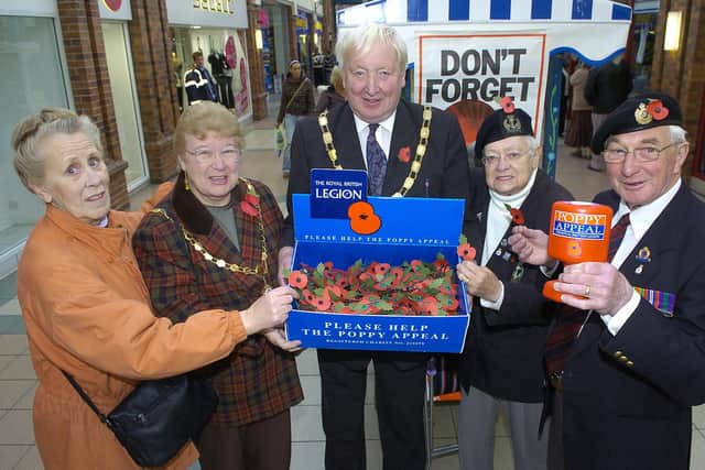 The launch of the Poppy Appeal in 2007 at Bridlington Promenades. (PA0745-3)