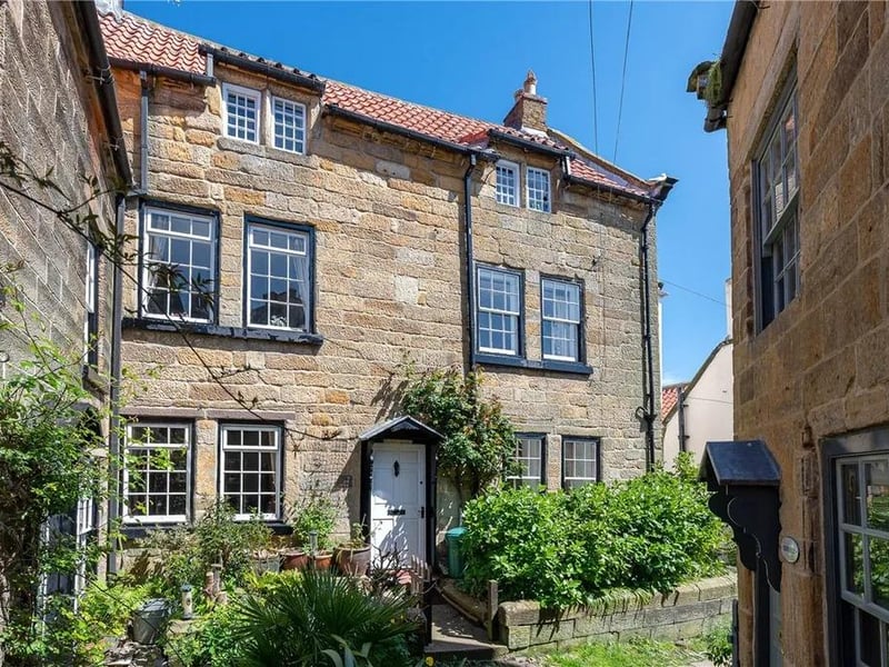 Four-bedroom detached house for sale with Carter Jonas, o/o £600,000
Photo: Zoopla