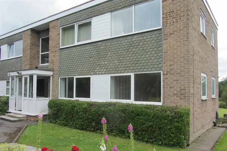 This two bedroom and one bathroom flat is for sale with Ellis Hay with a guide price of £210,000