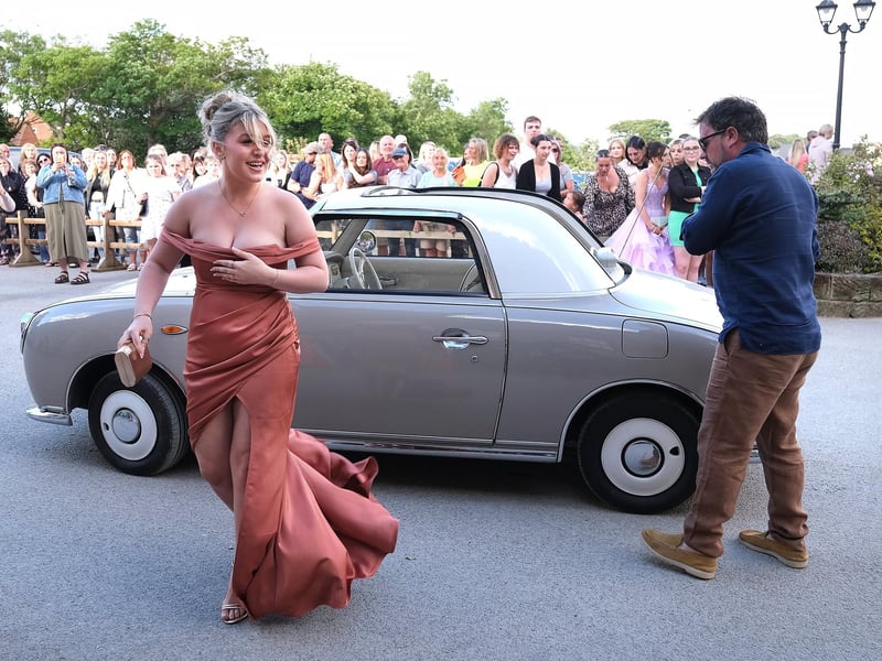 A stylish prom night arrival!