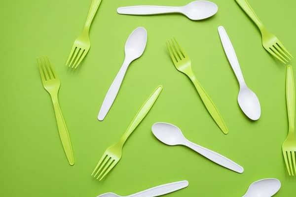 This new law restricts the use of single plastic plates, bowls and trays and bans the use of single use cutlery items, balloon sticks and food or drink containers, to tackle plastic pollution.