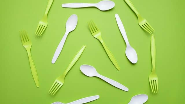 This new law restricts the use of single plastic plates, bowls and trays and bans the use of single use cutlery items, balloon sticks and food or drink containers, to tackle plastic pollution.