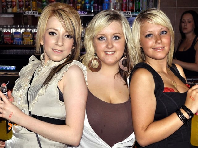 Jade, Louise and Steph having a great night in Quids Inn.