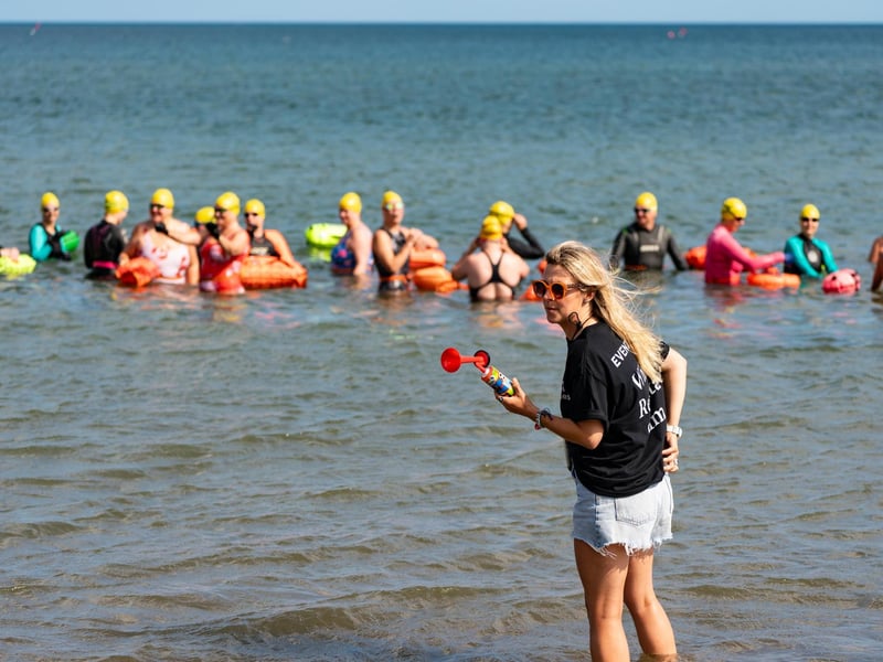 Ceri Parkin about to get the sea swim under way.