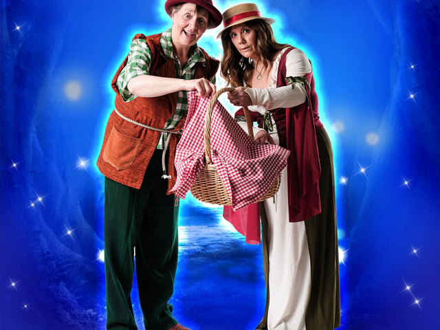 Ready to con the villagers with their wares! Basil (Gill Locker) and Mut-Meg (Fiona Sellers).
Photography by The Artistic Lens; Digital Design by Si James.