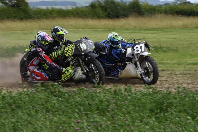 Side by side action with Trev Heath and Andi Simpson on no 19 trying to pass Rob Bradley and Josh Fowler on no 87.