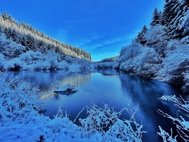 DECEMBER - Staindale Lake, Dalby, by Maaike Karremans