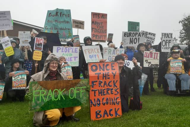 Burniston fracking demonstration. Courtesy Anttoni Numminen / LDRS