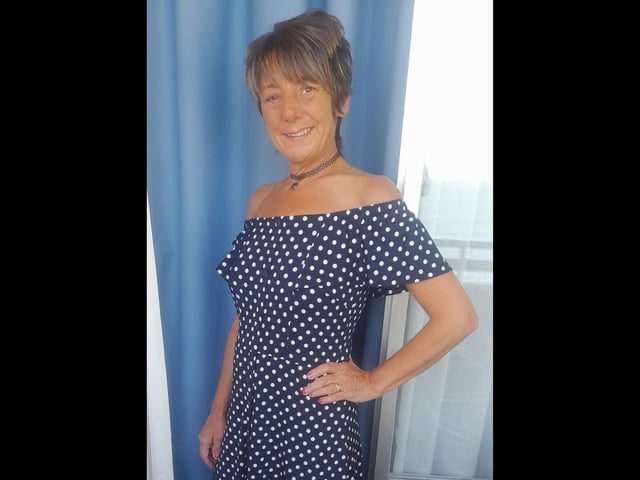 My reasons for taking part begin sadly with losing my cousin of 43 in recent years to breast cancer, and I've lost another family members to cancer too.
My close friend has/is fighting cancer right now and she's such an inspiration, she's so positive and battles on no matter how rubbish she is feeling.