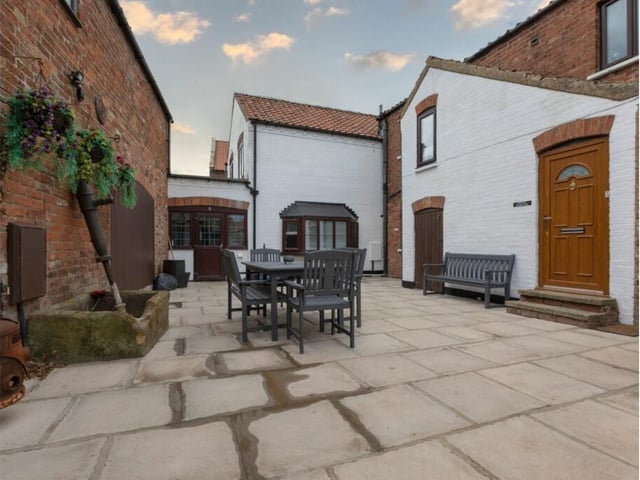An attractive courtyard setting.
