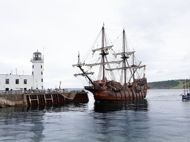 The Galeon Andalucia passes the lighthouse