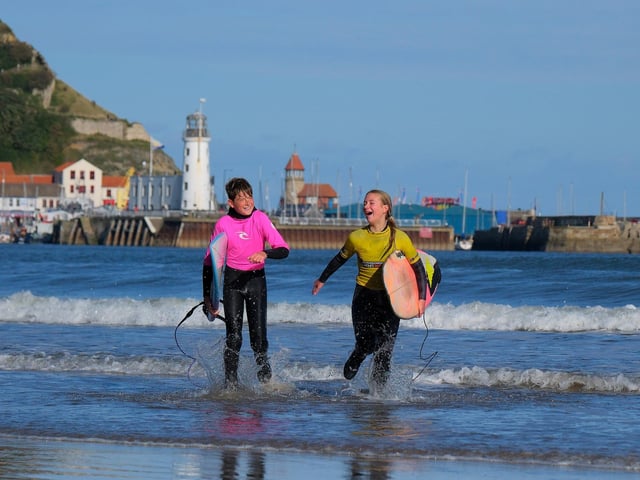 Surfing with friends