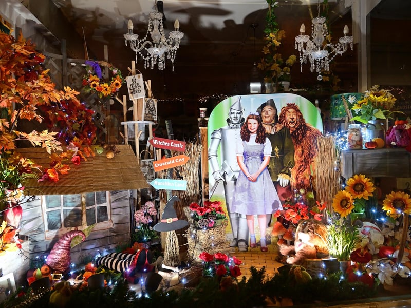 Lilly's Treasures, looking Christmassy!