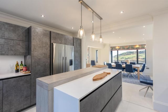 The open plan breakfast kitchen and dining room.