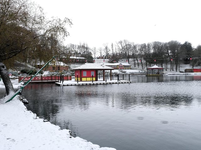 Snow falling in Peasholm Park