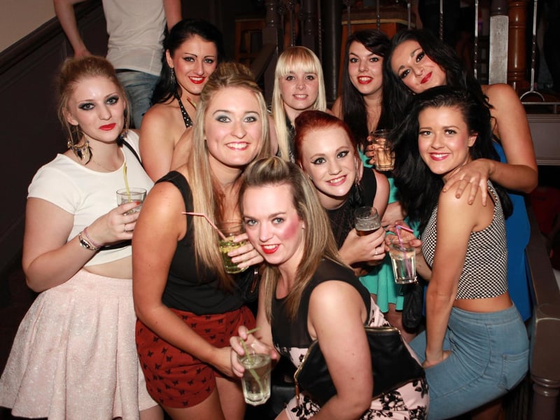 Kirsty, Chazza, Sam, Jade, Shaye, Jenny, Rachel and Laura all celebrating Rhianna's 20th birthday.
133912n
