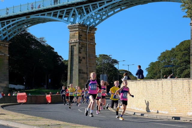 The runners pass beneath Spa Bridge
